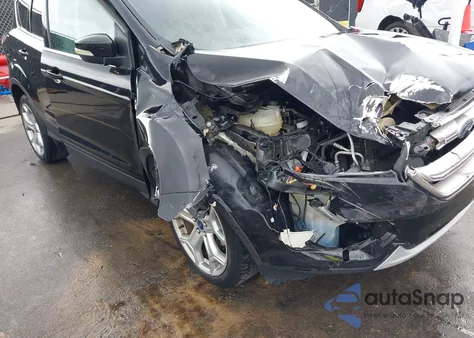 2017 Ford Escape Titanium z USA, uszkodzony, nr VIN 1FMCU0J95HUA75324